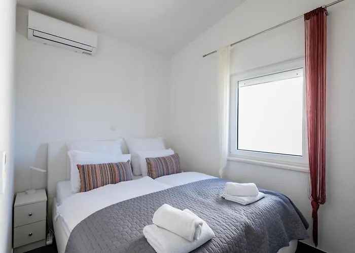 Bayview By Pag Tours *