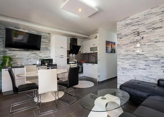 شقة Bayview By Pag Tours باغ