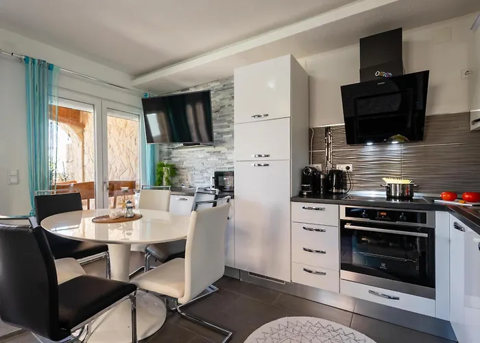 Bayview By Pag Tours باغ