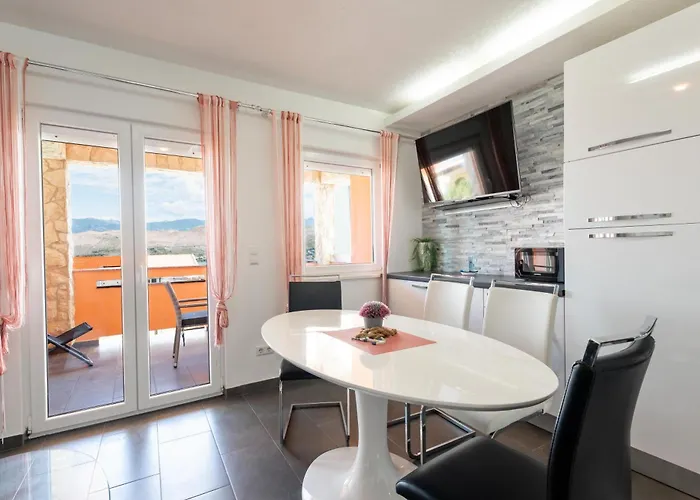 شقة Bayview By Pag Tours باغ