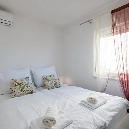 Bayview By Pag Tours * Pag Town